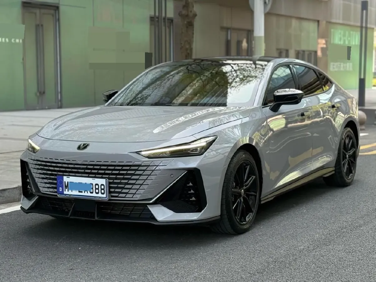 2022 ChangAn UNI-V 1.5T 188HP L4 7DCT,autocango,china used car exporter,china ev exporter,chinese used car exporter,chinese used ev exporter