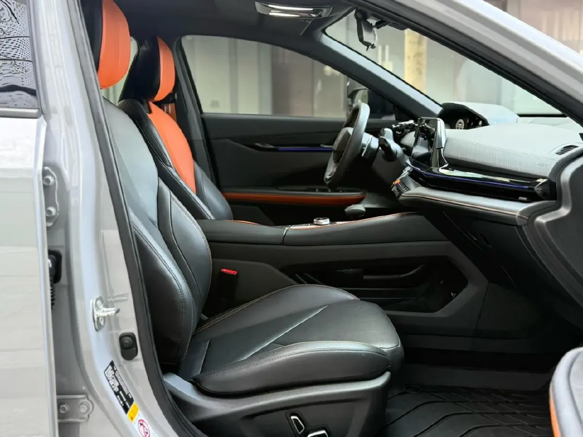 2022 ChangAn UNI-V 1.5T 188HP L4 7DCT,autocango,china used car exporter,china ev exporter,chinese used car exporter,chinese used ev exporter