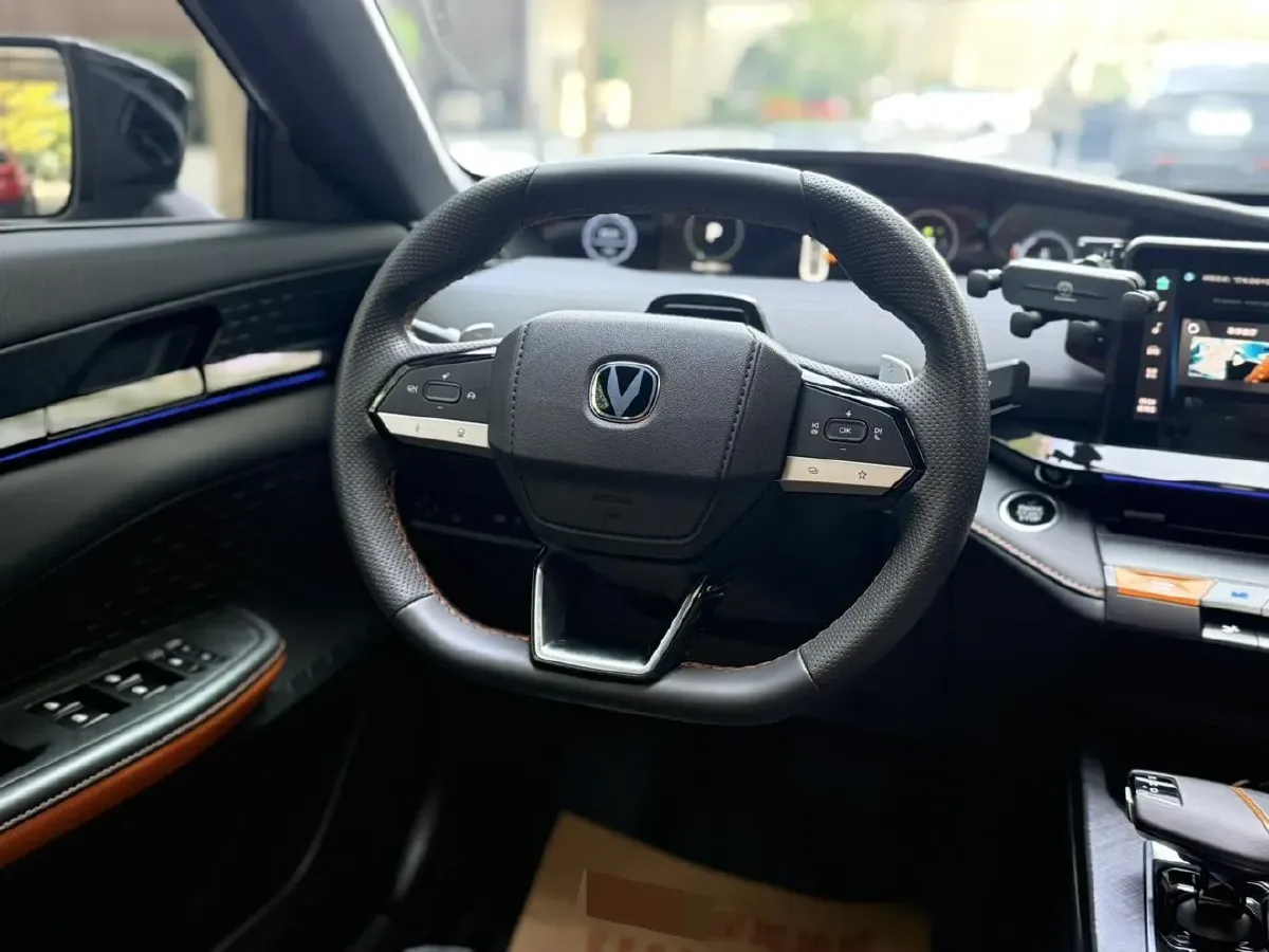 2022 ChangAn UNI-V 1.5T 188HP L4 7DCT,autocango,china used car exporter,china ev exporter,chinese used car exporter,chinese used ev exporter