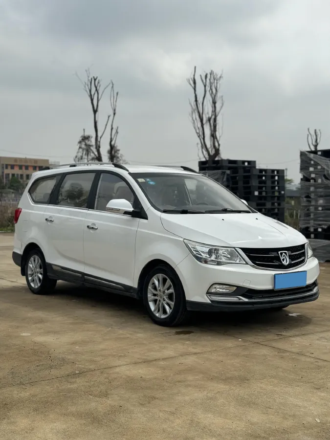 2016 BaoJun 730 1.5L 112HP L4 5MT,autocango,china used car exporter,china ev exporter,chinese used car exporter,chinese used ev exporter