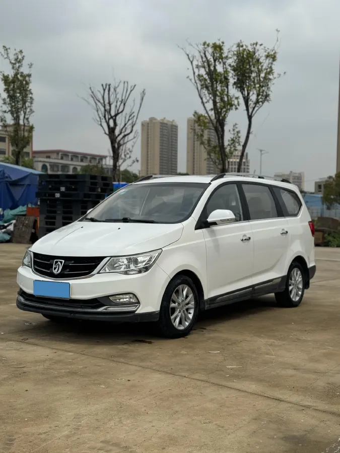 2016 BaoJun 730 1.5L 112HP L4 5MT,autocango,china used car exporter,china ev exporter,chinese used car exporter,chinese used ev exporter