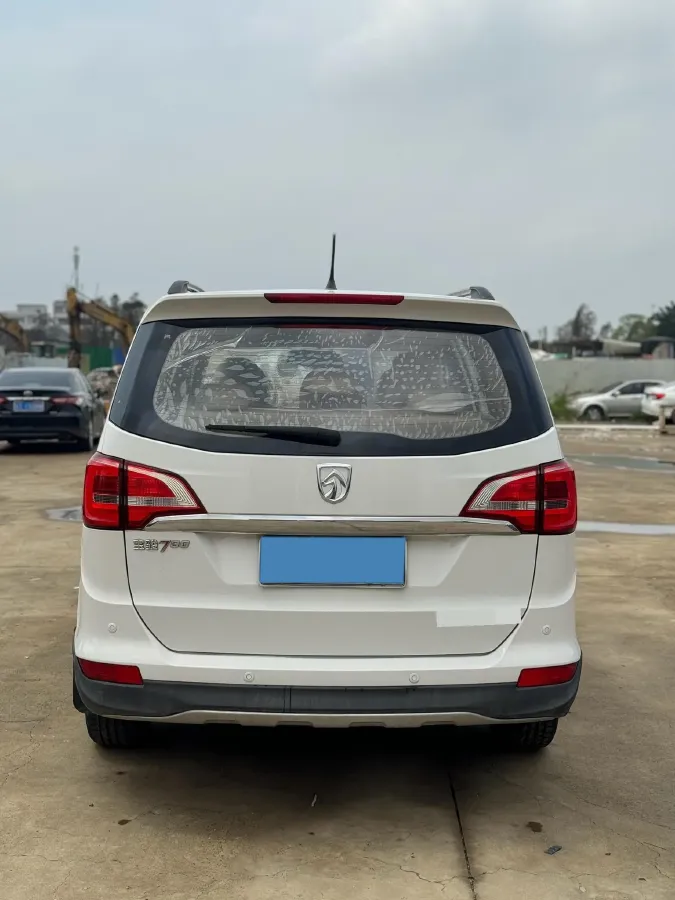 2016 BaoJun 730 1.5L 112HP L4 5MT,autocango,china used car exporter,china ev exporter,chinese used car exporter,chinese used ev exporter
