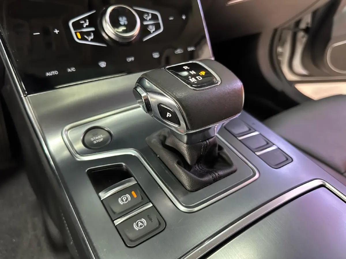 2022 HongQi H5 1.8T 197HP L4 6AT,autocango,china used car exporter,china ev exporter,chinese used car exporter,chinese used ev exporter