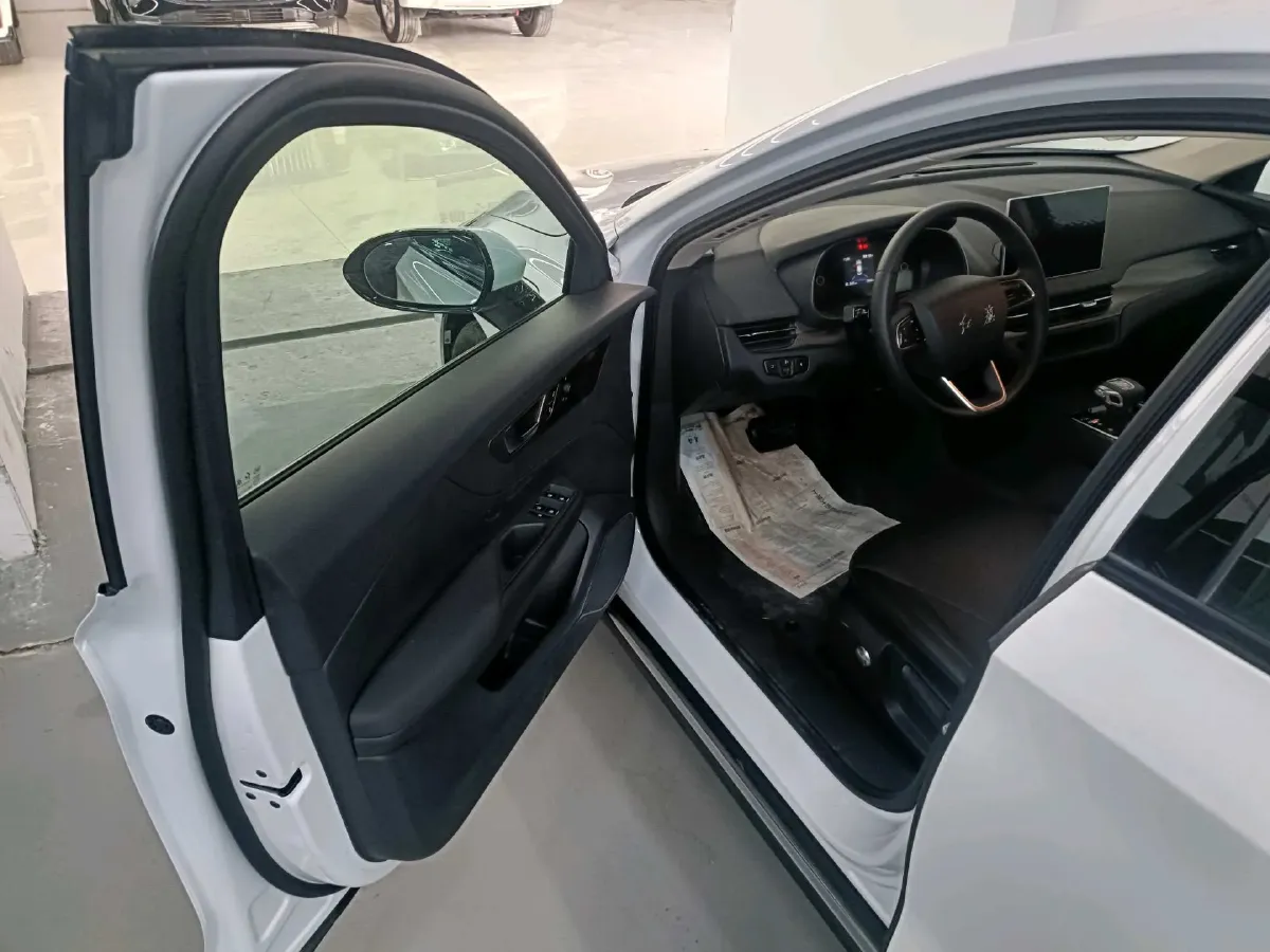 2023 HongQi E-QM5 BEV 54KWH,autocango,china used car exporter,china ev exporter,chinese used car exporter,chinese used ev exporter