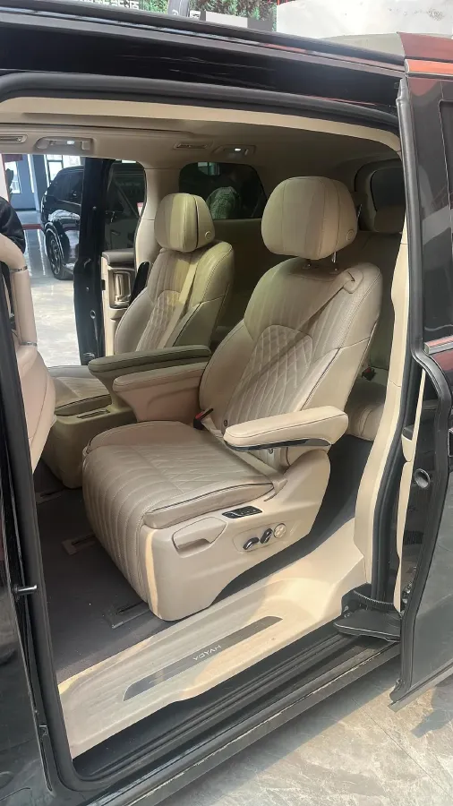 2022 Voyah Dream BEV 82KWH,autocango,china used car exporter,china ev exporter,chinese used car exporter,chinese used ev exporter