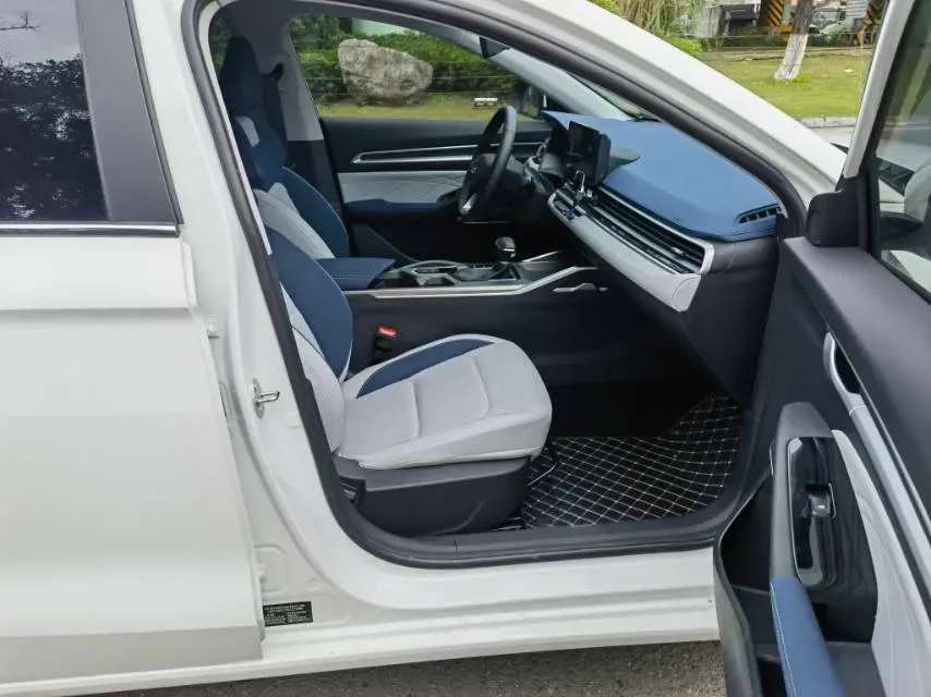 2022 Geely Emgrand 1.5L 114HP L4 CVT,autocango,china used car exporter,china ev exporter,chinese used car exporter,chinese used ev exporter