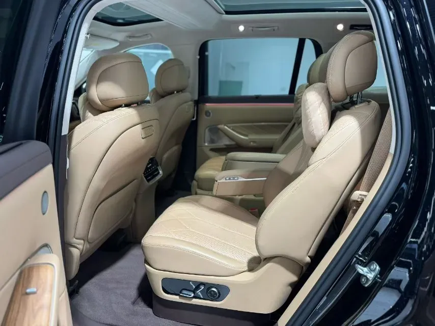 2025 AITO AITO M8 REEV 160HP REEV 53.4KWH,autocango,china used car exporter,china ev exporter,chinese used car exporter,chinese used ev exporter