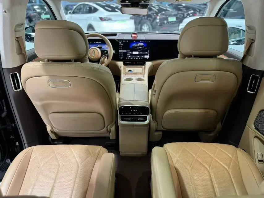 2025 AITO AITO M8 REEV 160HP REEV 53.4KWH,autocango,china used car exporter,china ev exporter,chinese used car exporter,chinese used ev exporter