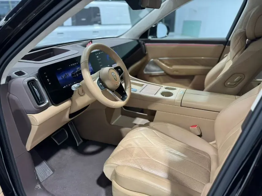 2025 AITO AITO M8 REEV 160HP REEV 53.4KWH,autocango,china used car exporter,china ev exporter,chinese used car exporter,chinese used ev exporter