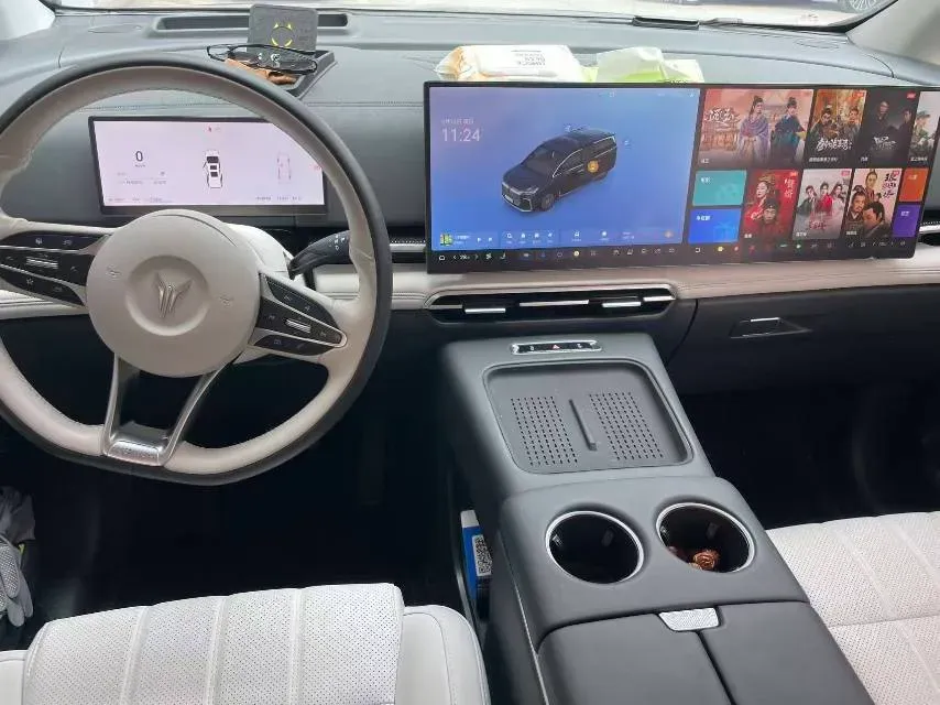 2025 Voyah Dream 1.5T 150HP L4 PHEV 41.7KWH,autocango,china used car exporter,china ev exporter,chinese used car exporter,chinese used ev exporter