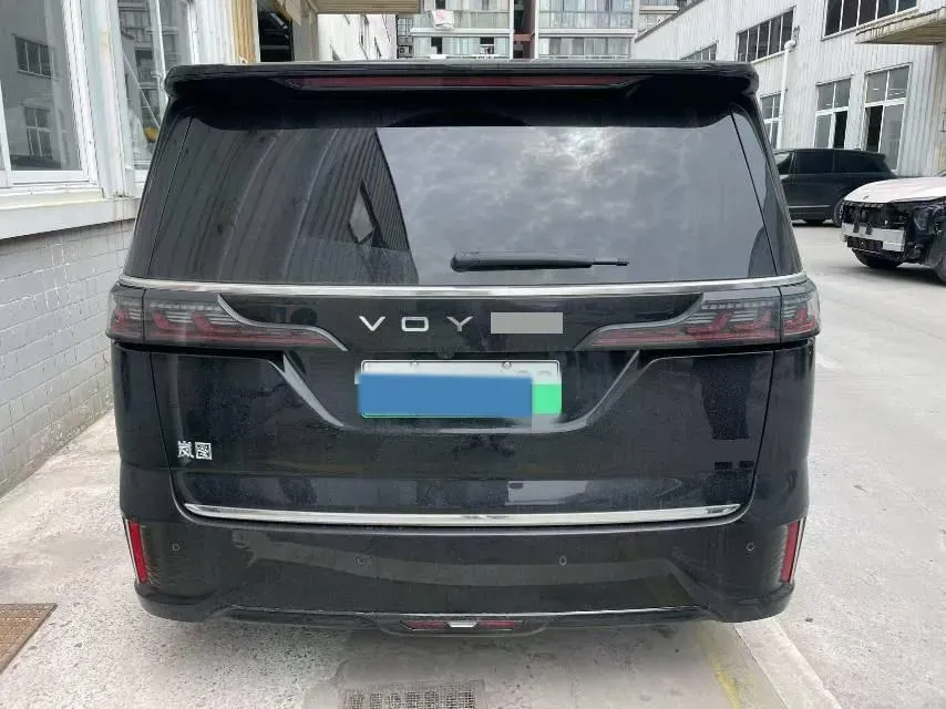 2025 Voyah Dream 1.5T 150HP L4 PHEV 41.7KWH,autocango,china used car exporter,china ev exporter,chinese used car exporter,chinese used ev exporter