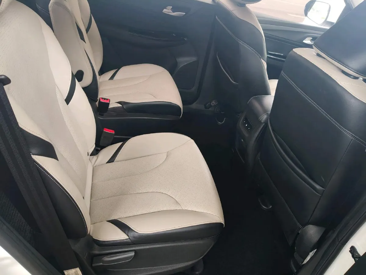 2021 BaoJun 730 1.5T 147HP L4 CVT,autocango,china used car exporter,china ev exporter,chinese used car exporter,chinese used ev exporter