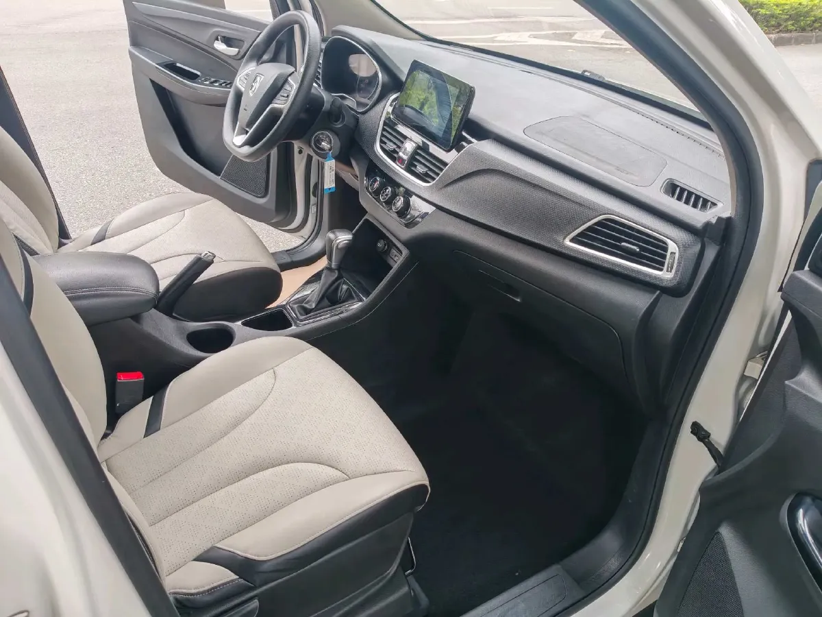 2021 BaoJun 730 1.5T 147HP L4 CVT,autocango,china used car exporter,china ev exporter,chinese used car exporter,chinese used ev exporter