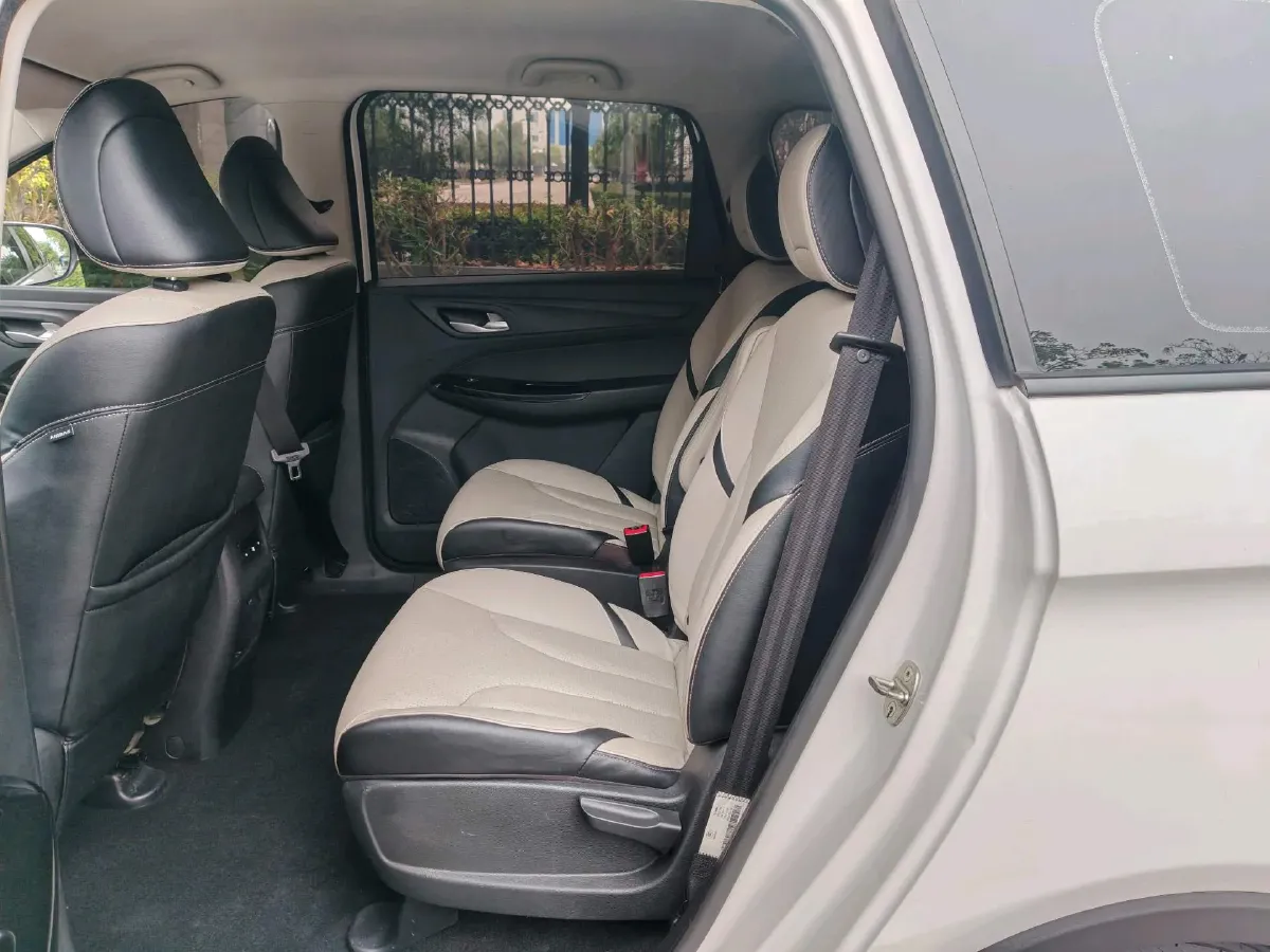 2021 BaoJun 730 1.5T 147HP L4 CVT,autocango,china used car exporter,china ev exporter,chinese used car exporter,chinese used ev exporter