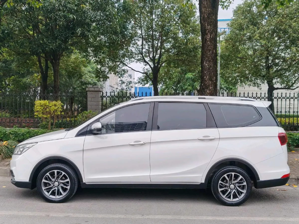2021 BaoJun 730 1.5T 147HP L4 CVT,autocango,china used car exporter,china ev exporter,chinese used car exporter,chinese used ev exporter