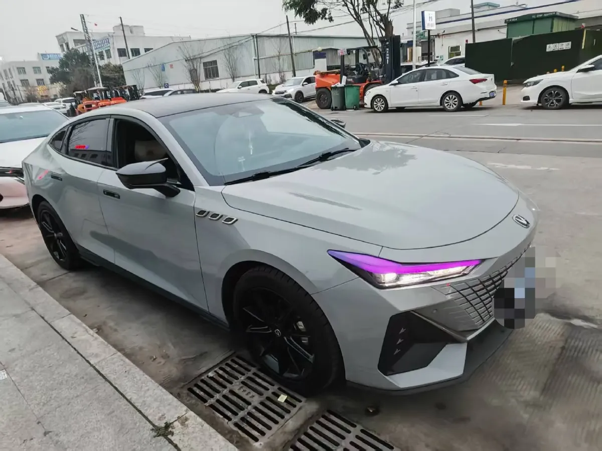 2023 ChangAn UNI-V 1.5T 188HP L4 7DCT,autocango,china used car exporter,china ev exporter,chinese used car exporter,chinese used ev exporter