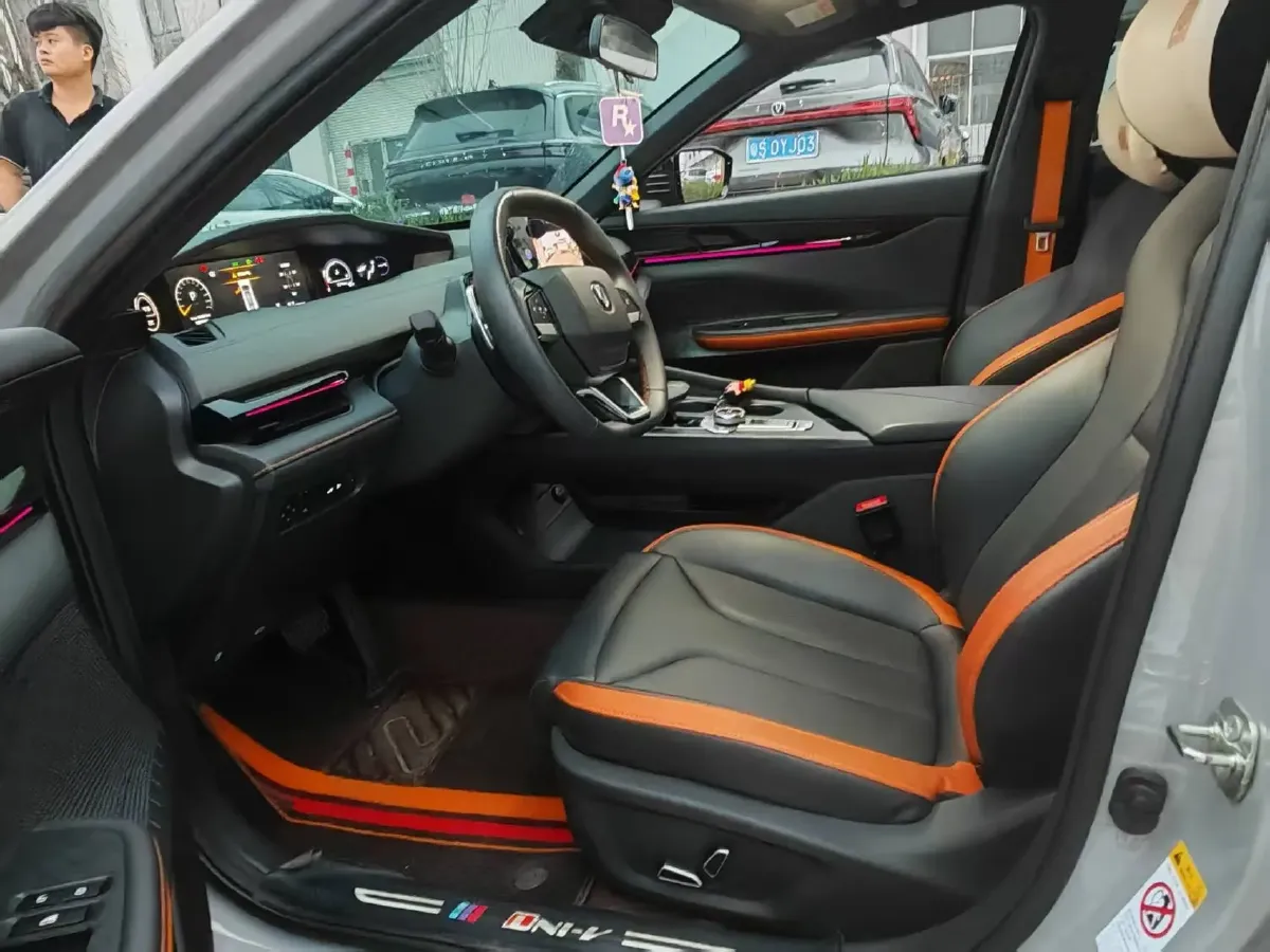 2023 ChangAn UNI-V 1.5T 188HP L4 7DCT,autocango,china used car exporter,china ev exporter,chinese used car exporter,chinese used ev exporter