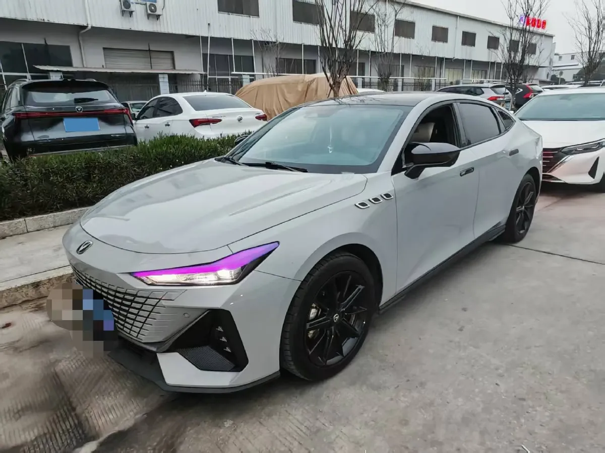 2023 ChangAn UNI-V 1.5T 188HP L4 7DCT,autocango,china used car exporter,china ev exporter,chinese used car exporter,chinese used ev exporter