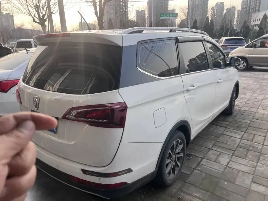 2019 BaoJun 730 1.5L 105HP L4 6MT,autocango,china used car exporter,china ev exporter,chinese used car exporter,chinese used ev exporter