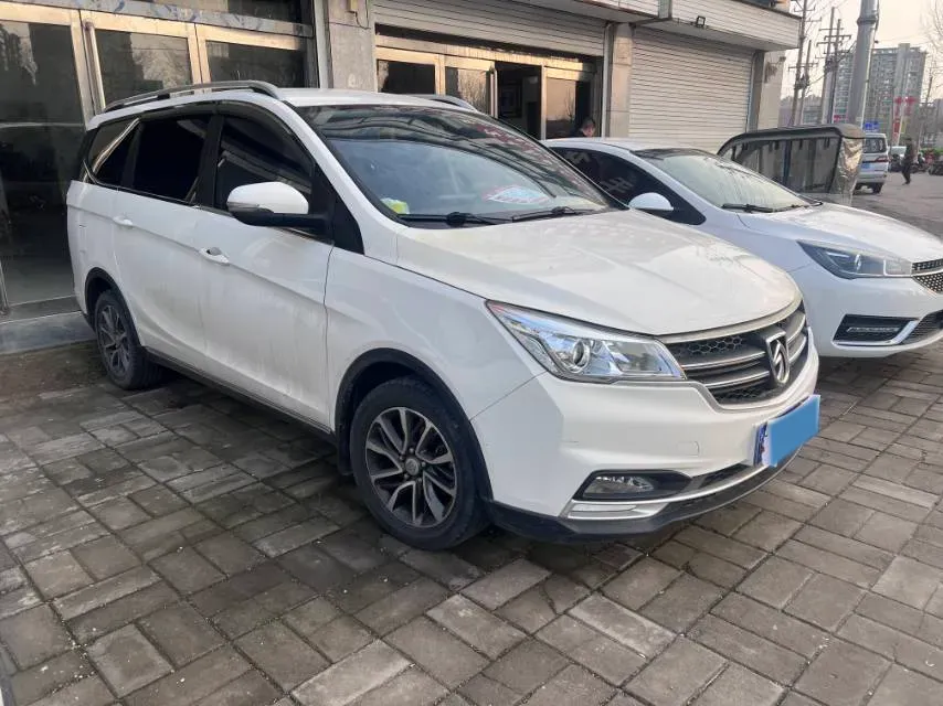 2019 BaoJun 730 1.5L 105HP L4 6MT,autocango,china used car exporter,china ev exporter,chinese used car exporter,chinese used ev exporter