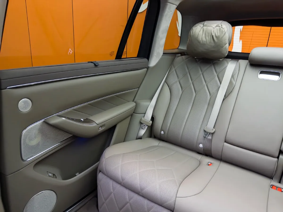 2025 AITO AITO M8 BEV,autocango,china used car exporter,china ev exporter,chinese used car exporter,chinese used ev exporter