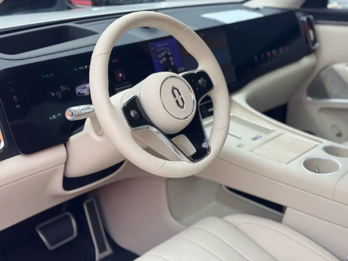 2025 AITO AITO M8 REEV 160HP REEV 53.4KWH,autocango,china used car exporter,china ev exporter,chinese used car exporter,chinese used ev exporter