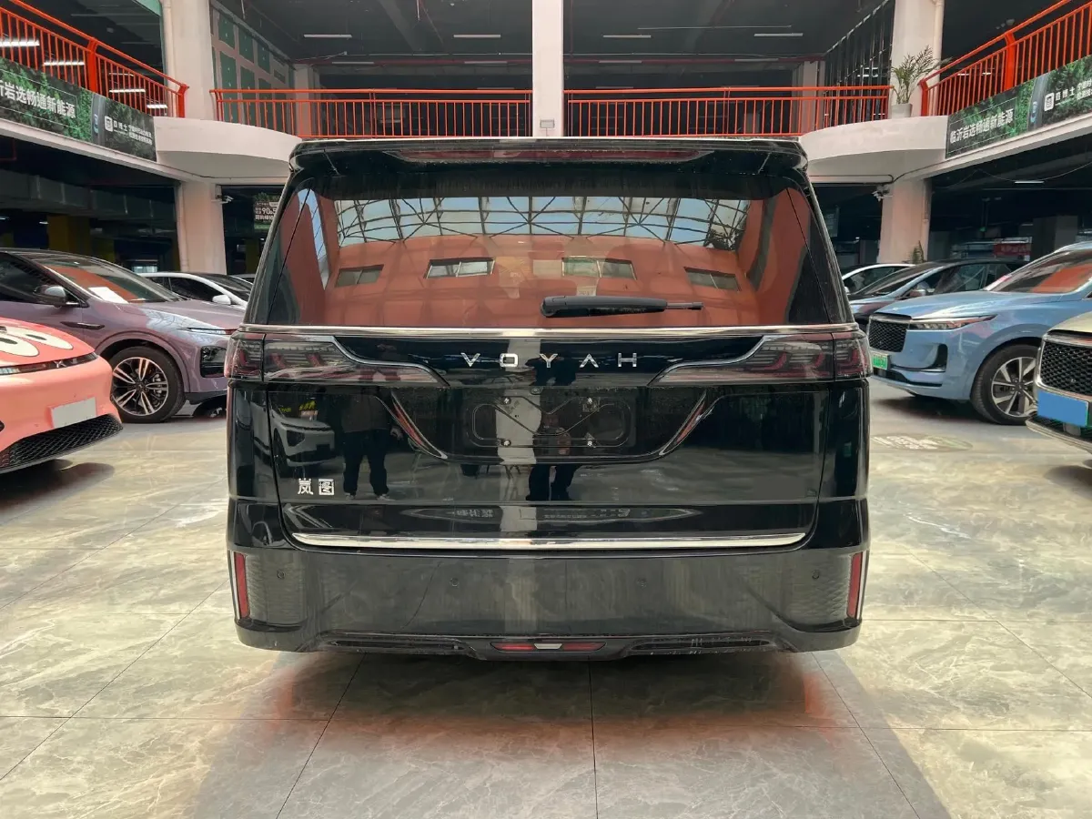 2024 Voyah Dream 1.5T 150HP L4 PHEV 43KWH,autocango,china used car exporter,china ev exporter,chinese used car exporter,chinese used ev exporter