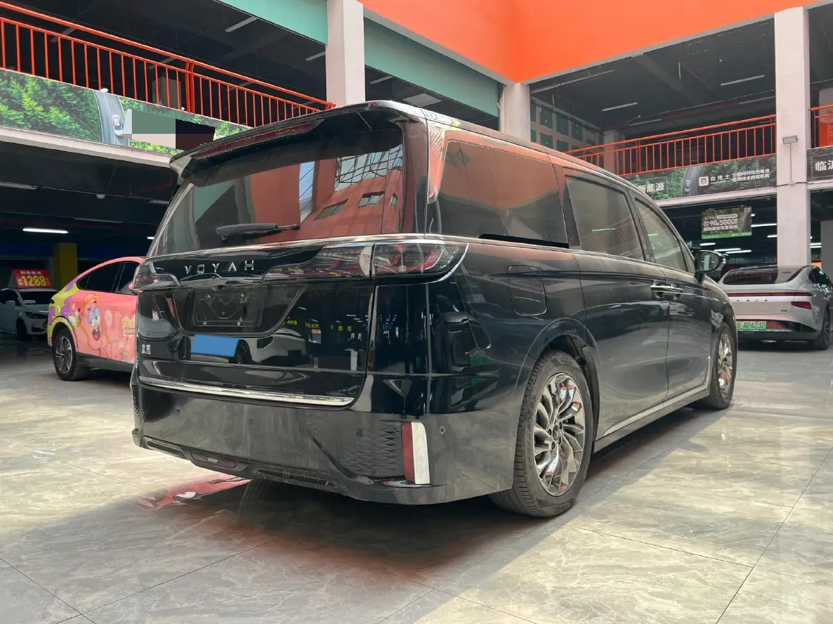 2024 Voyah Dream 1.5T 150HP L4 PHEV 43KWH,autocango,china used car exporter,china ev exporter,chinese used car exporter,chinese used ev exporter