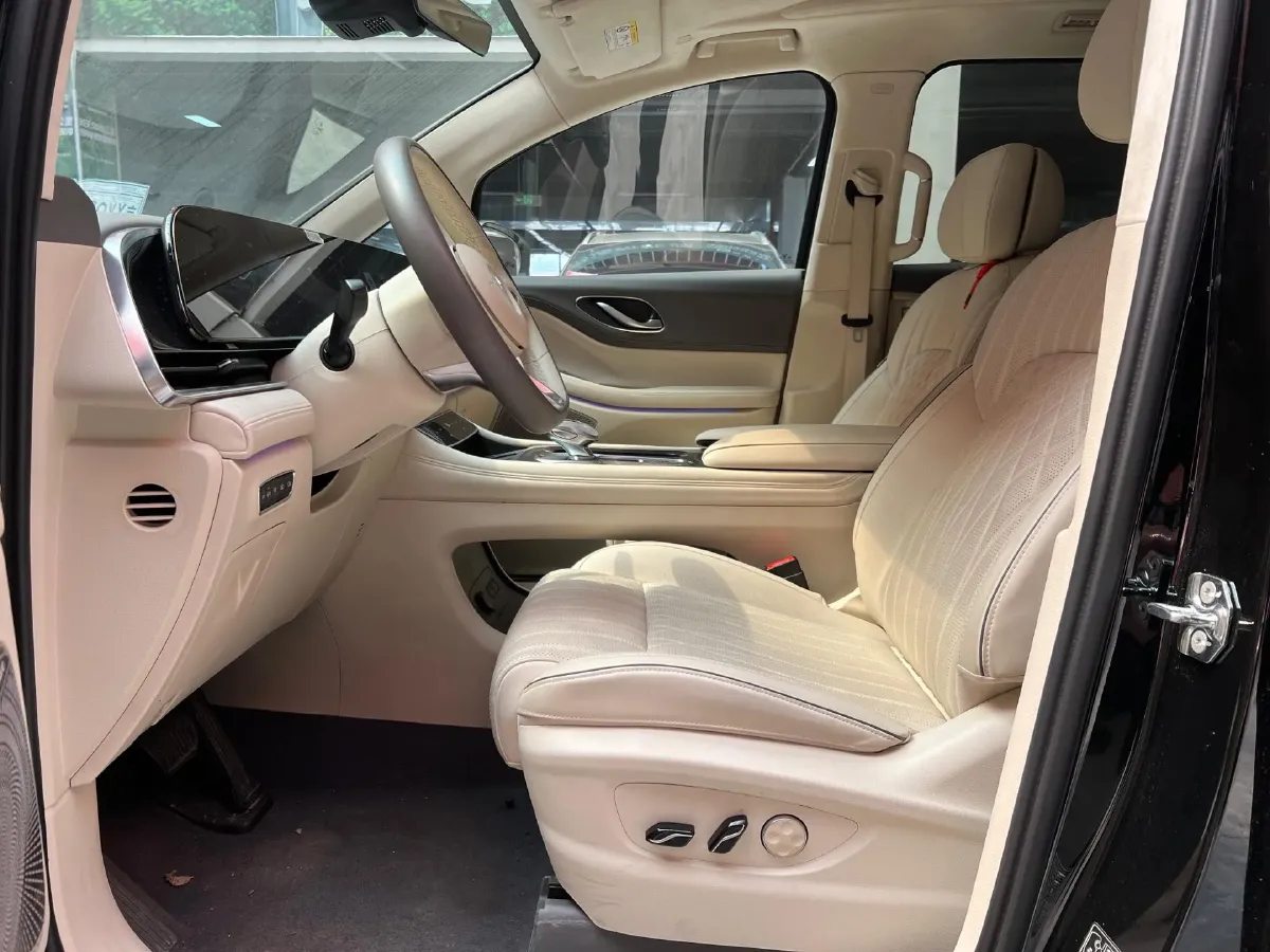 2024 Voyah Dream 1.5T 150HP L4 PHEV 43KWH,autocango,china used car exporter,china ev exporter,chinese used car exporter,chinese used ev exporter