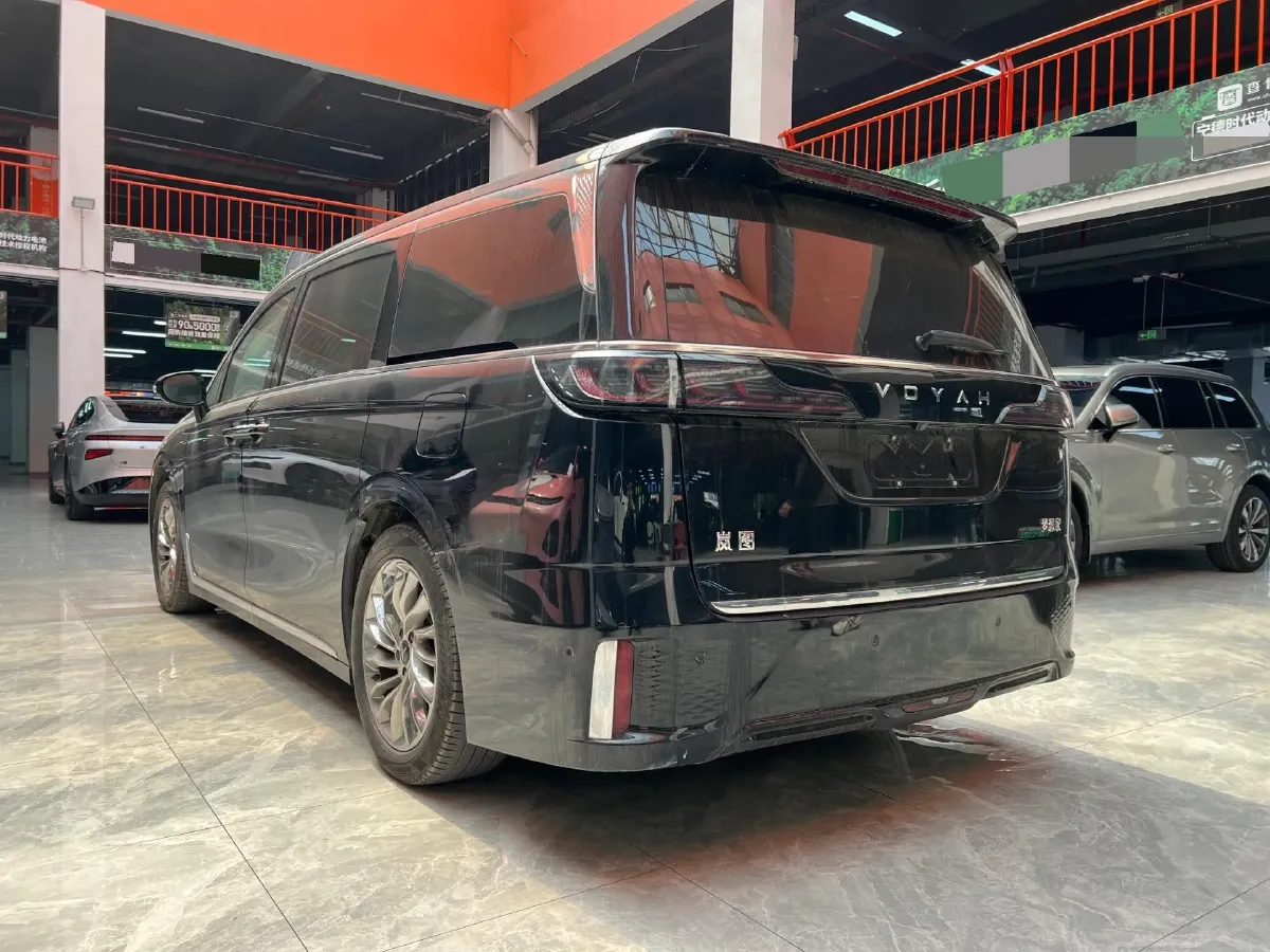 2024 Voyah Dream 1.5T 150HP L4 PHEV 43KWH,autocango,china used car exporter,china ev exporter,chinese used car exporter,chinese used ev exporter