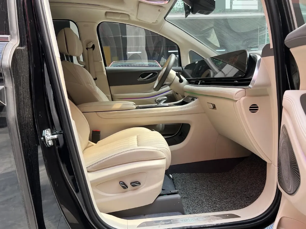 2024 Voyah Dream 1.5T 150HP L4 PHEV 43KWH,autocango,china used car exporter,china ev exporter,chinese used car exporter,chinese used ev exporter