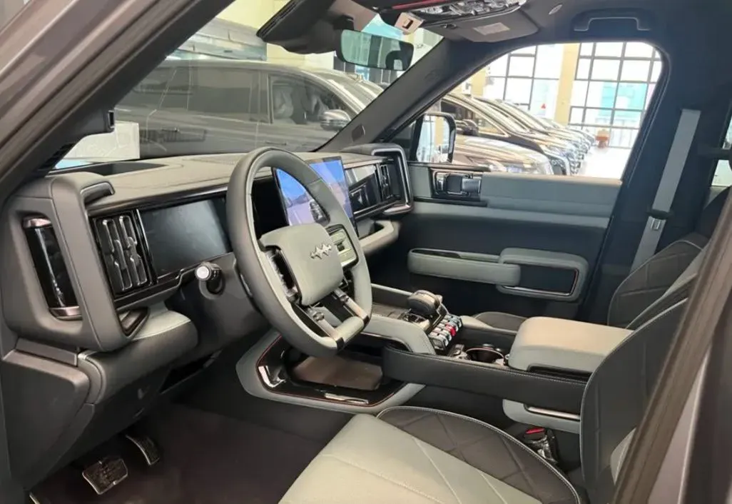 2025 FangChengBao Bao 5 1.5T 194HP L4 E-CVT PHEV 31.8KWH,autocango,china used car exporter,china ev exporter,chinese used car exporter,chinese used ev exporter