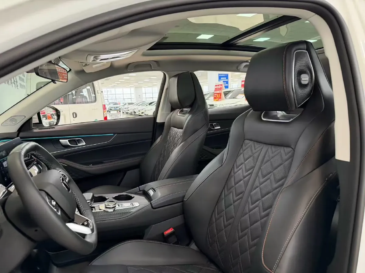 2021 ChangAn UNI-K 2.0T 233HP L4 8AT,autocango,china used car exporter,china ev exporter,chinese used car exporter,chinese used ev exporter