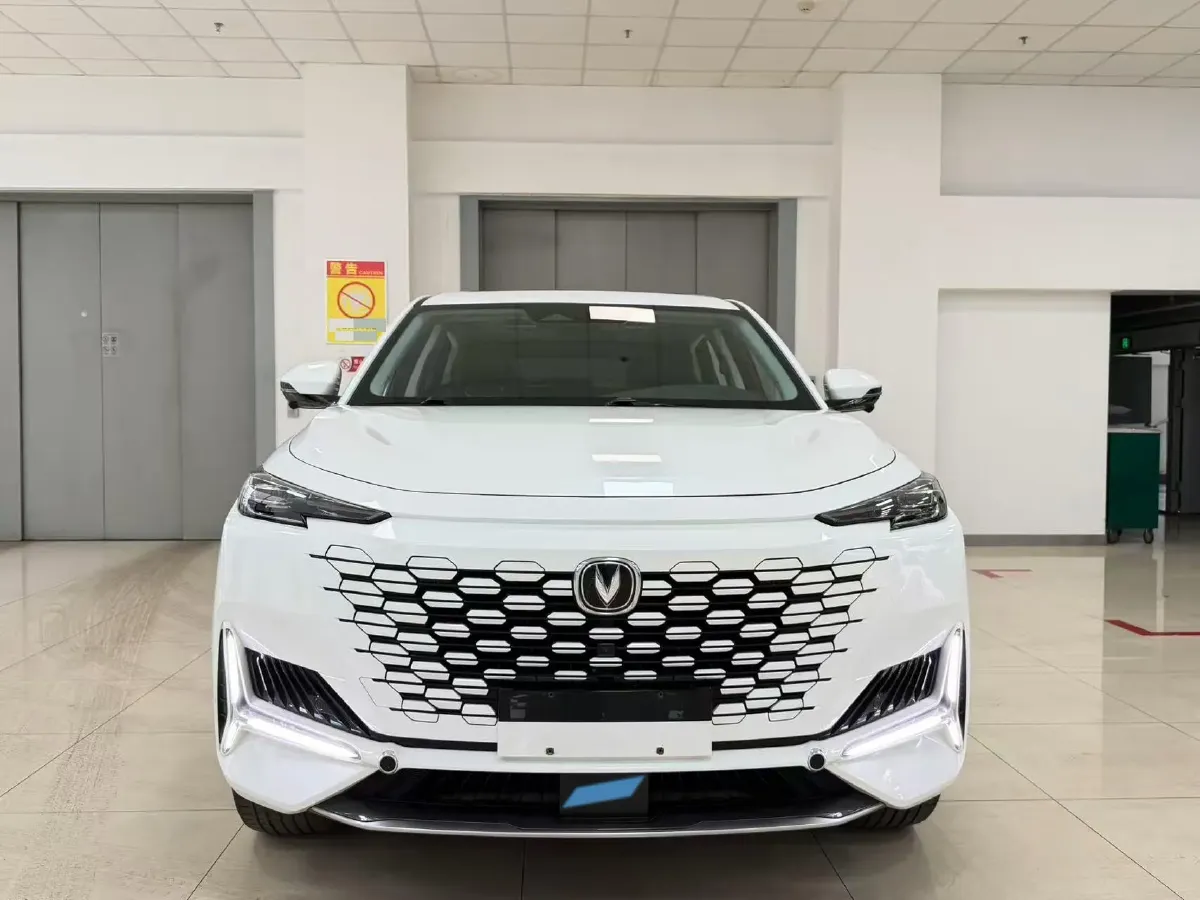 2021 ChangAn UNI-K 2.0T 233HP L4 8AT,autocango,china used car exporter,china ev exporter,chinese used car exporter,chinese used ev exporter