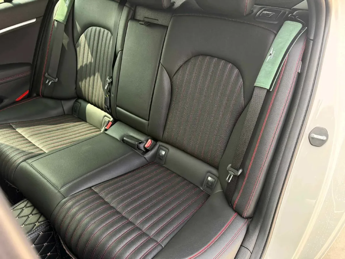 2024 Genesis G70 2.0T 245HP L4 8AT,autocango,china used car exporter,china ev exporter,chinese used car exporter,chinese used ev exporter