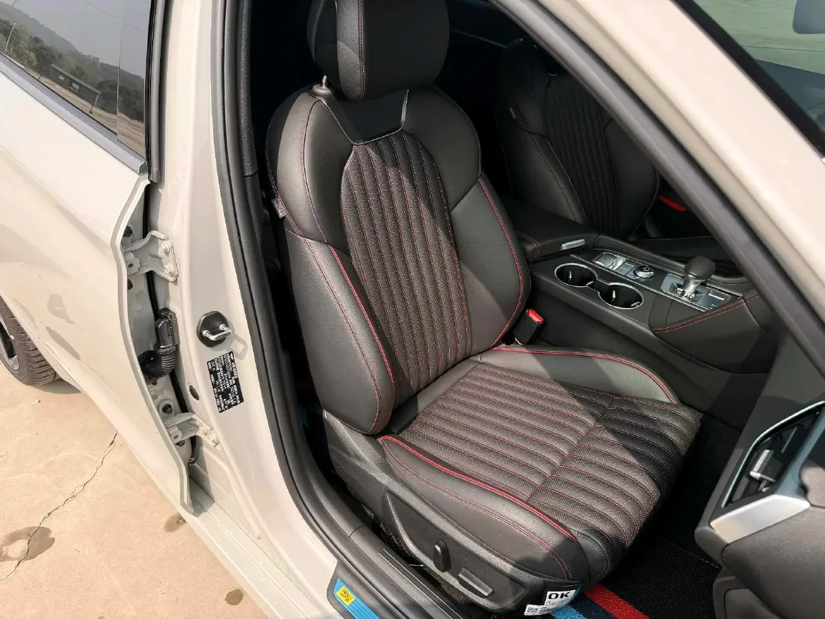 2024 Genesis G70 2.0T 245HP L4 8AT,autocango,china used car exporter,china ev exporter,chinese used car exporter,chinese used ev exporter