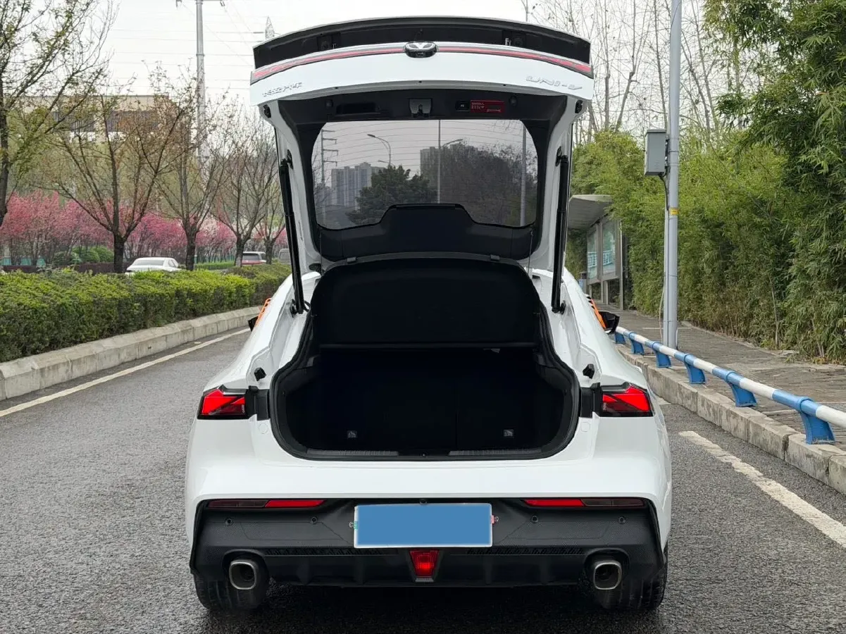 2023 ChangAn UNI-V 1.5T 188HP L4 7DCT,autocango,china used car exporter,china ev exporter,chinese used car exporter,chinese used ev exporter