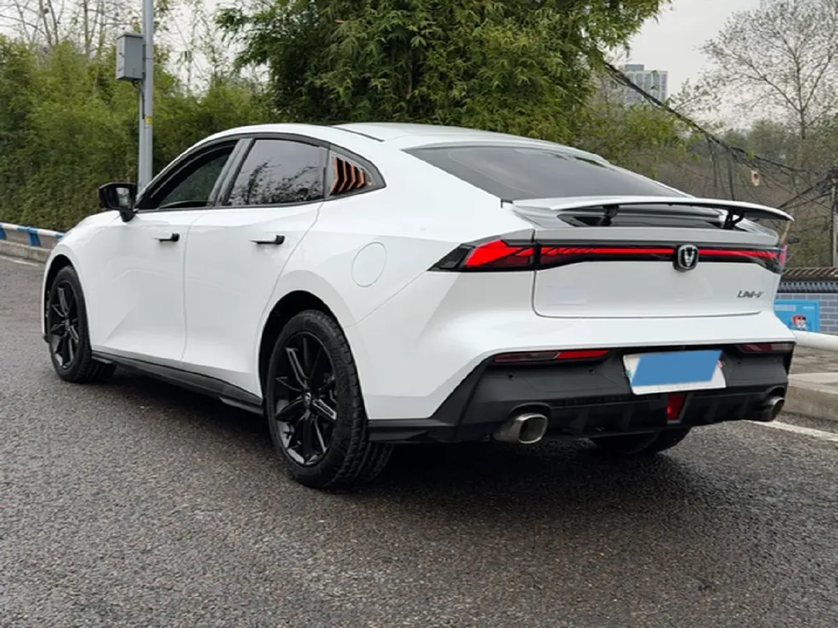 2023 ChangAn UNI-V 1.5T 188HP L4 7DCT,autocango,china used car exporter,china ev exporter,chinese used car exporter,chinese used ev exporter