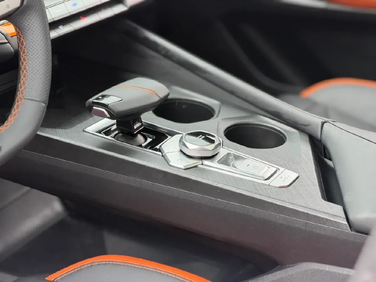 2023 ChangAn UNI-V 1.5T 188HP L4 7DCT,autocango,china used car exporter,china ev exporter,chinese used car exporter,chinese used ev exporter