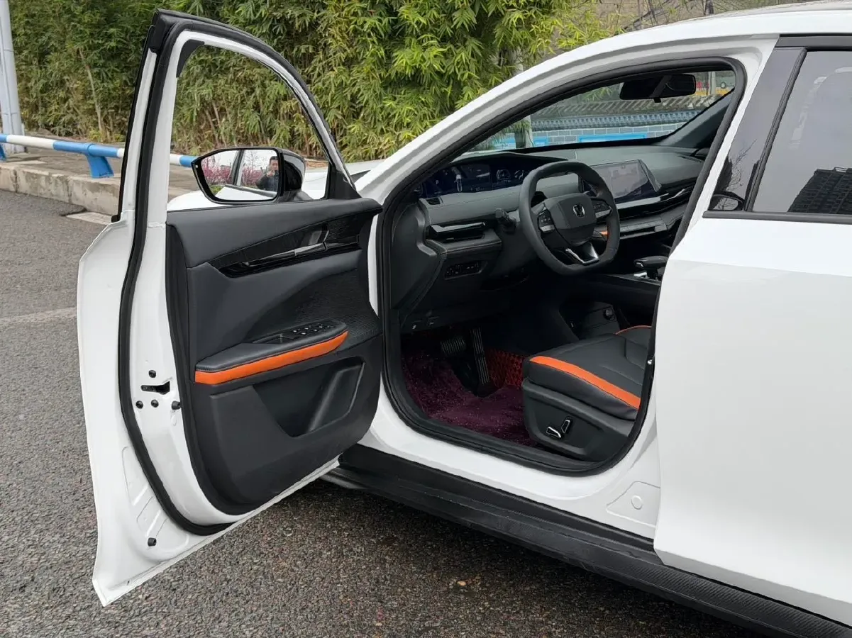 2023 ChangAn UNI-V 1.5T 188HP L4 7DCT,autocango,china used car exporter,china ev exporter,chinese used car exporter,chinese used ev exporter