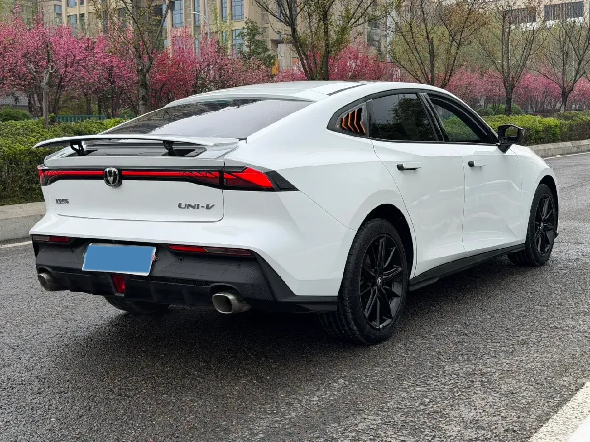 2023 ChangAn UNI-V 1.5T 188HP L4 7DCT,autocango,china used car exporter,china ev exporter,chinese used car exporter,chinese used ev exporter