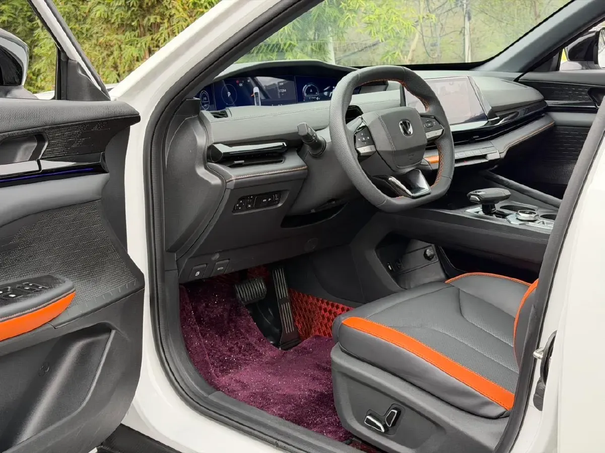 2023 ChangAn UNI-V 1.5T 188HP L4 7DCT,autocango,china used car exporter,china ev exporter,chinese used car exporter,chinese used ev exporter