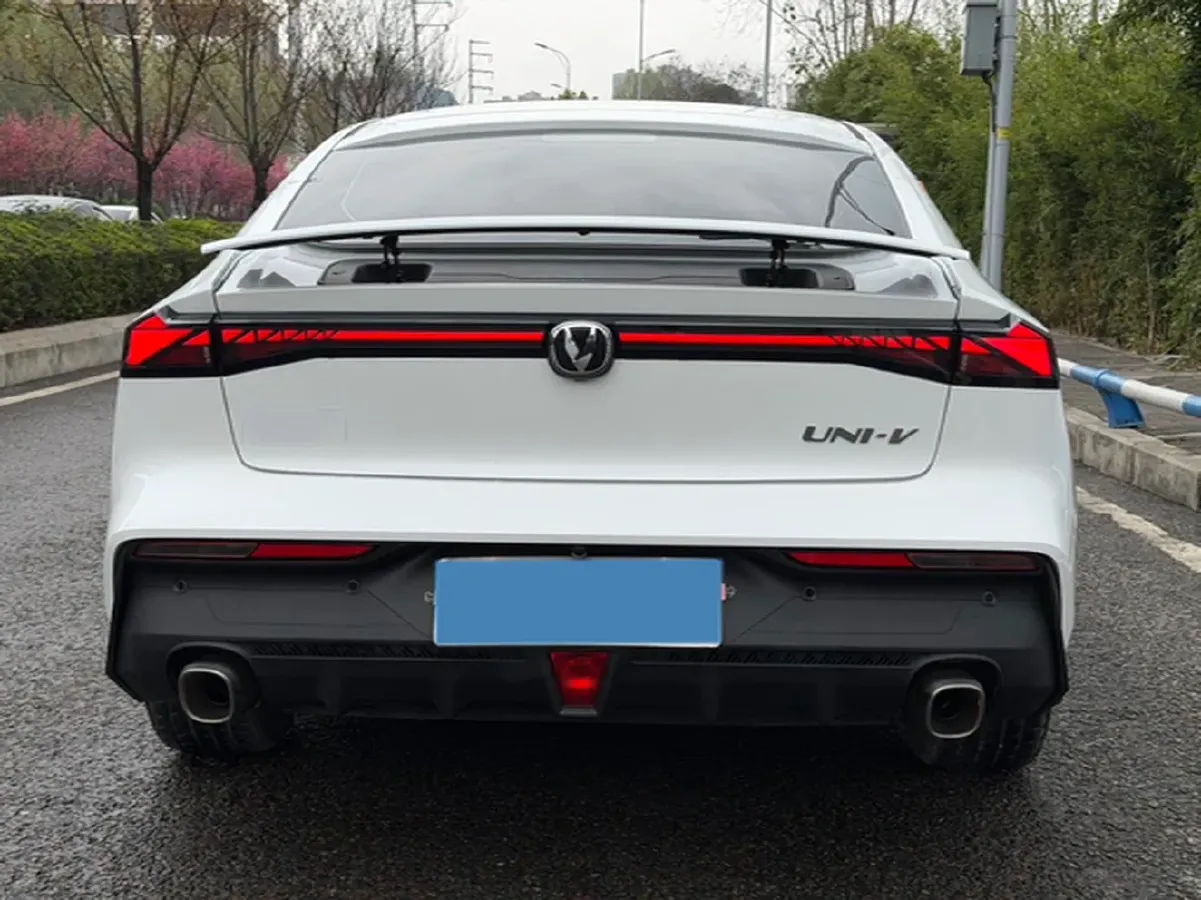 2023 ChangAn UNI-V 1.5T 188HP L4 7DCT,autocango,china used car exporter,china ev exporter,chinese used car exporter,chinese used ev exporter