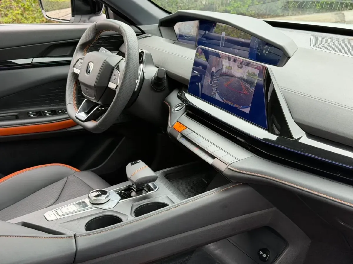 2023 ChangAn UNI-V 1.5T 188HP L4 7DCT,autocango,china used car exporter,china ev exporter,chinese used car exporter,chinese used ev exporter