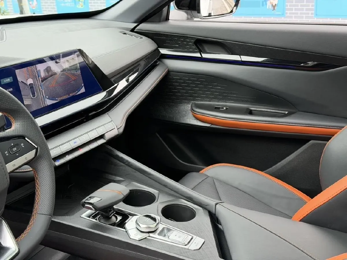 2023 ChangAn UNI-V 1.5T 188HP L4 7DCT,autocango,china used car exporter,china ev exporter,chinese used car exporter,chinese used ev exporter