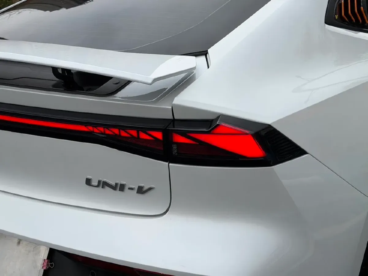 2023 ChangAn UNI-V 1.5T 188HP L4 7DCT,autocango,china used car exporter,china ev exporter,chinese used car exporter,chinese used ev exporter