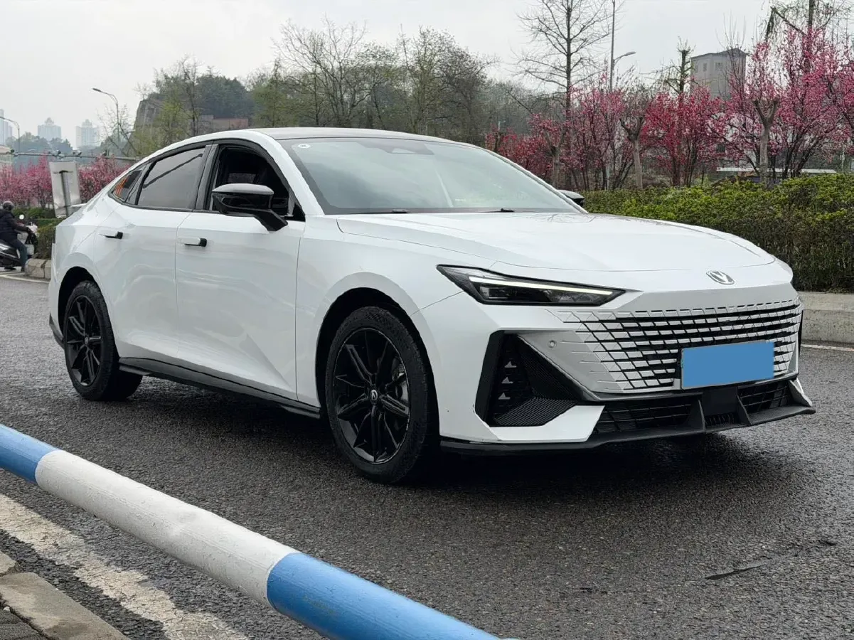 2023 ChangAn UNI-V 1.5T 188HP L4 7DCT,autocango,china used car exporter,china ev exporter,chinese used car exporter,chinese used ev exporter