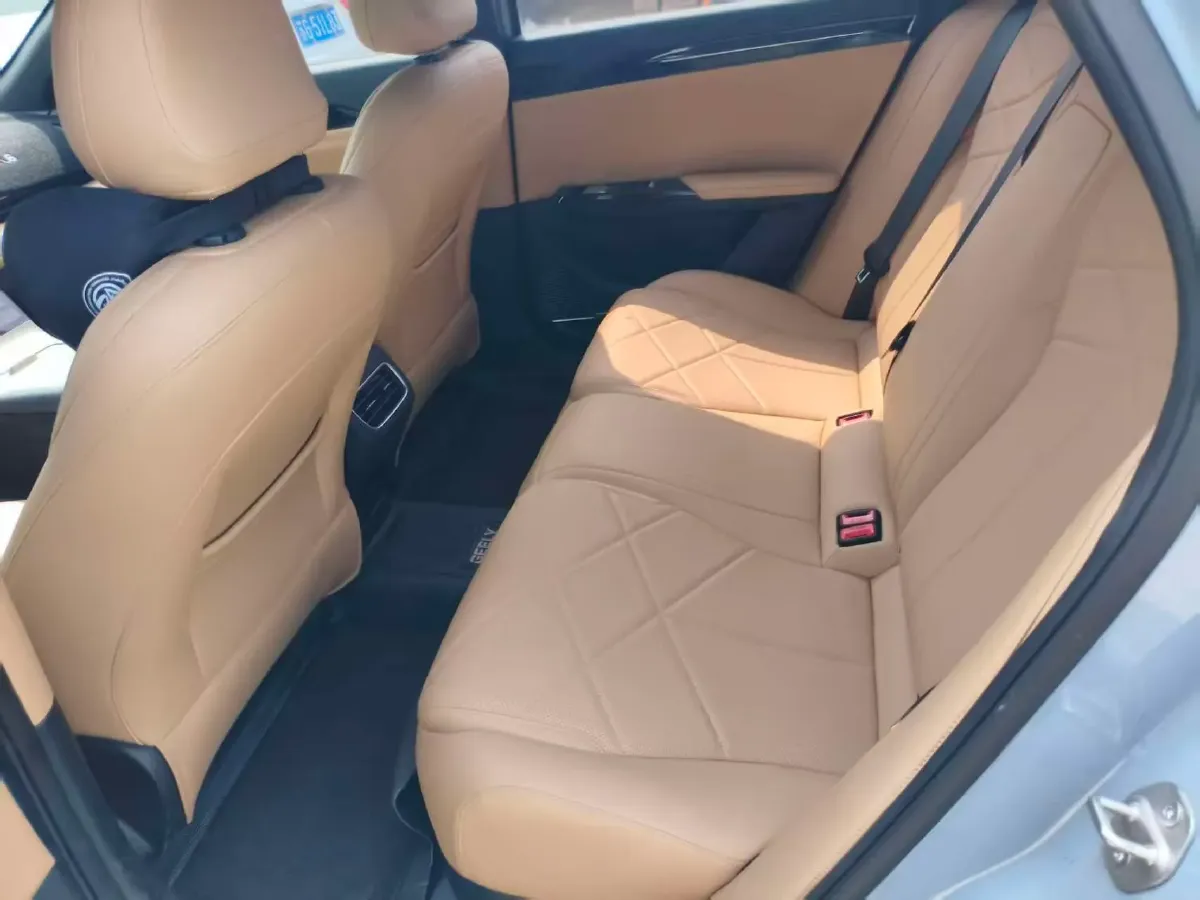 2024 Geely Galaxy L6 1.5T 163HP L4 3DHT PHEV,autocango,china used car exporter,china ev exporter,chinese used car exporter,chinese used ev exporter