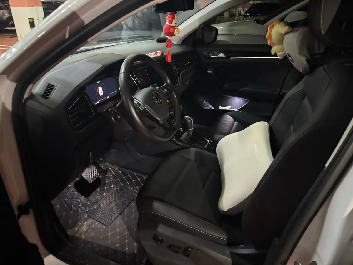 2022 Volkswagen T-Roc 1.4T 150HP L4 7DCT,autocango,china used car exporter,china ev exporter,chinese used car exporter,chinese used ev exporter