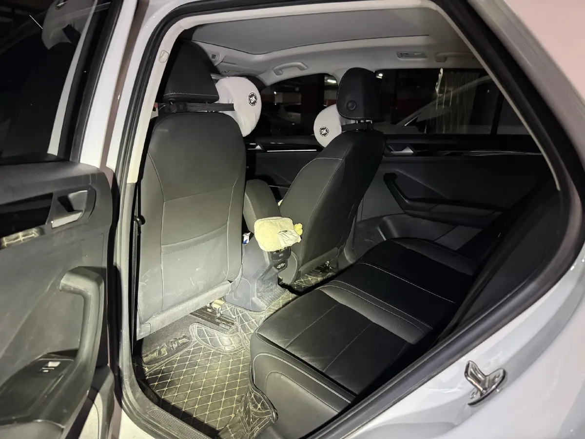 2022 Volkswagen T-Roc 1.4T 150HP L4 7DCT,autocango,china used car exporter,china ev exporter,chinese used car exporter,chinese used ev exporter